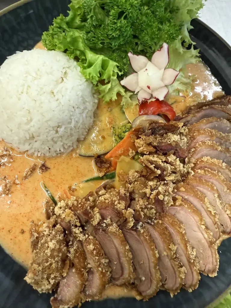 Knusprige Ente mit Taki-Taki-Sauce und Reis