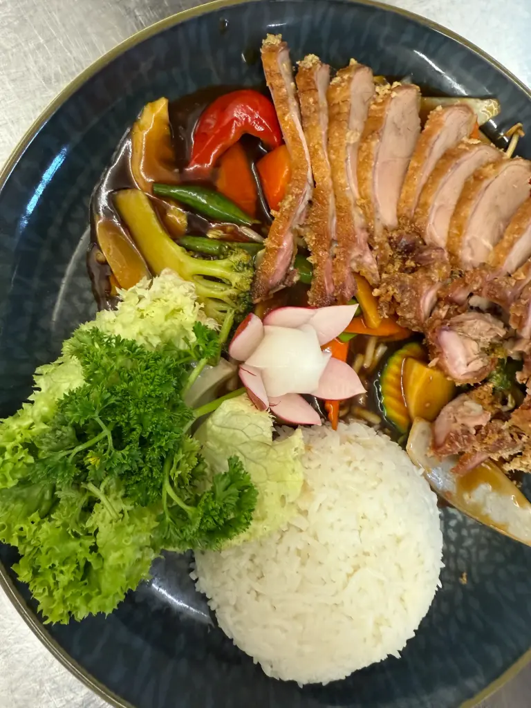 21-VIT CHILI- Ente ,  Thai Kräutern, Zitronengras, Thai Basilikum und Chilisauce 