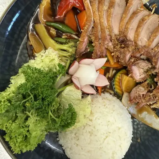 30C - Paniertes Hühnerfleisch mit Gemüse, Soja Soße